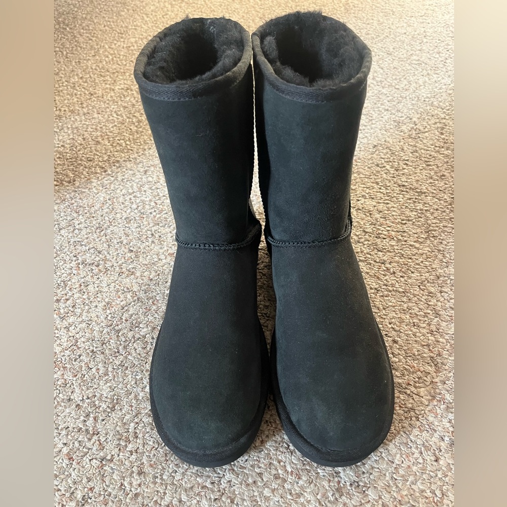Boys Classic Short UGG Boots-Never Worn